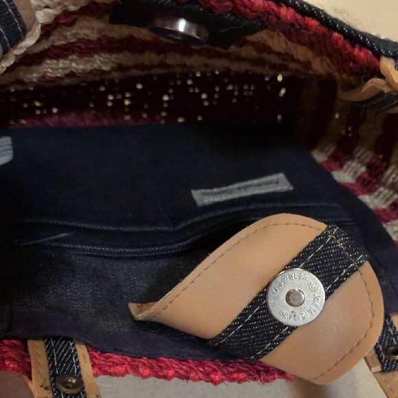 Amanda Smith Woven Red and Cream Flag Tote - Picture 5 of 11